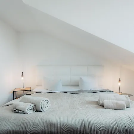 Luga Homes - Zoo Apartmán
